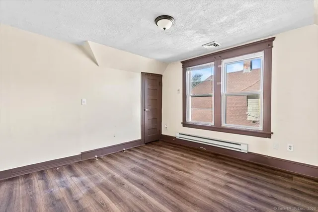 $1,750 | 737 Laurel Avenue, Unit 3, Bridgeport, CT 06604