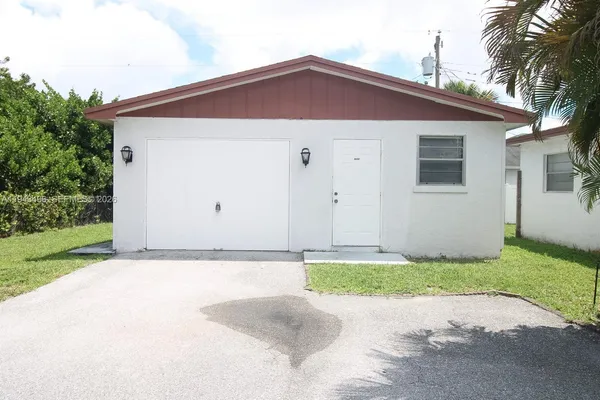 $1,750 | 8690 Sunset Drive, Unit 3, Palm Beach Gardens, FL 33410
