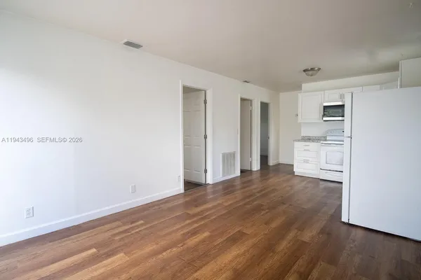 $1,750 | 8690 Sunset Drive, Unit 3, Palm Beach Gardens, FL 33410