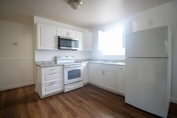 $1,750 | 8690 Sunset Drive, Unit 3, Palm Beach Gardens, FL 33410