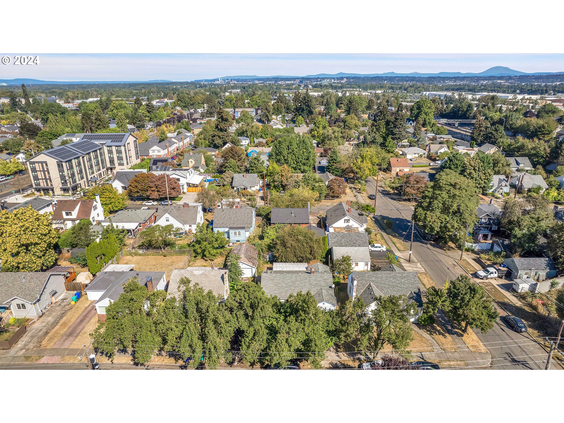 1315 North Russet Street Portland, OR 97217 - Photo 19 of 21 a view of city and mountain