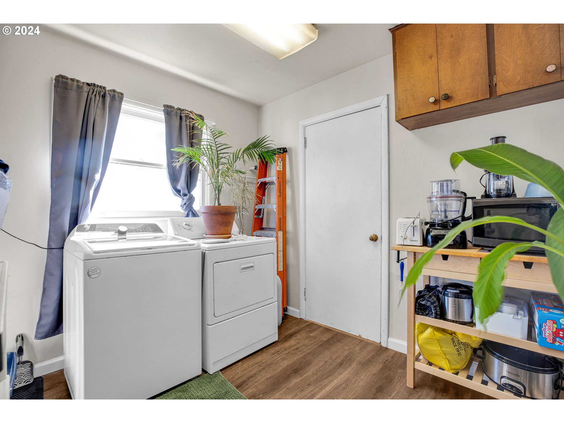 1315 North Russet Street Portland, OR 97217 - Photo 9 of 21 a utility room with dryer and washer