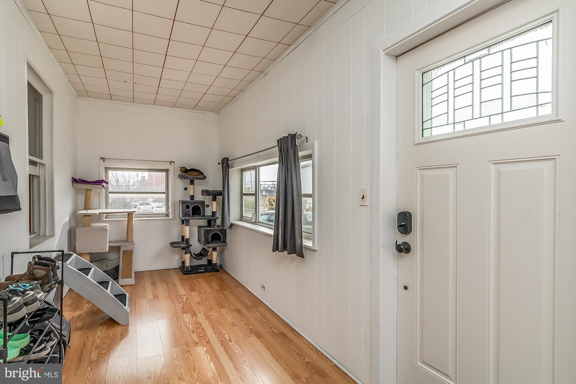 1825 Kinship Road Dundalk, MD 21222 - Photo 4 of 35 Sun Room