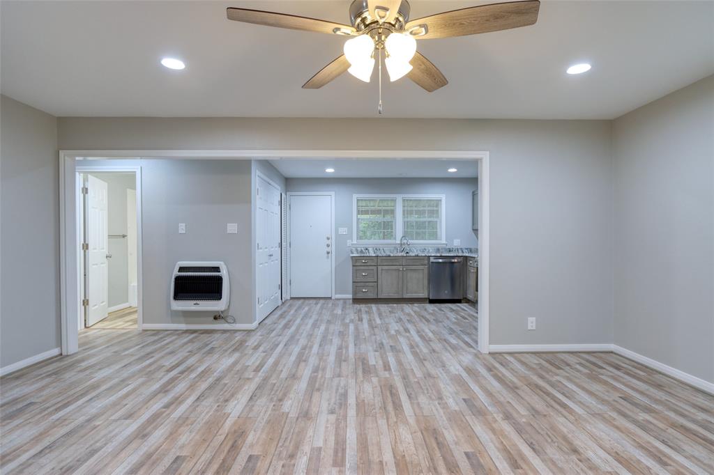 1545 Reuter Avenue Waco, TX 76708 - Photo 8 of 31 Living area view