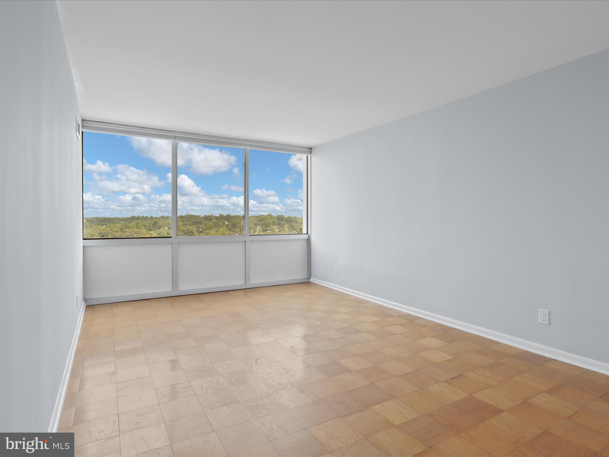 5101 River Road, Unit 1807 Bethesda, MD 20816 - Photo 18 of 32 an empty room with window