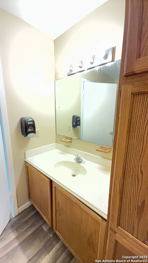3815 Ridgeline Drive, Unit UPSTAIRS APARTMENT San Antonio, TX 78228 - Photo 5 of 7