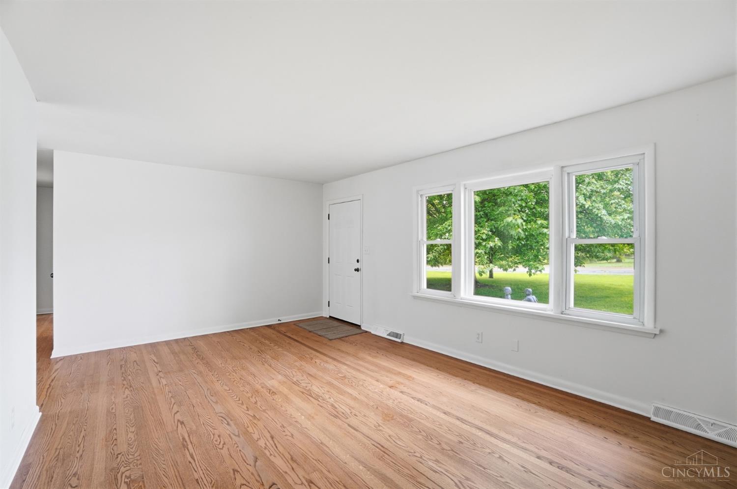 6473 Hendrickson Road Middletown, OH 45044 - Photo 6 of 42
