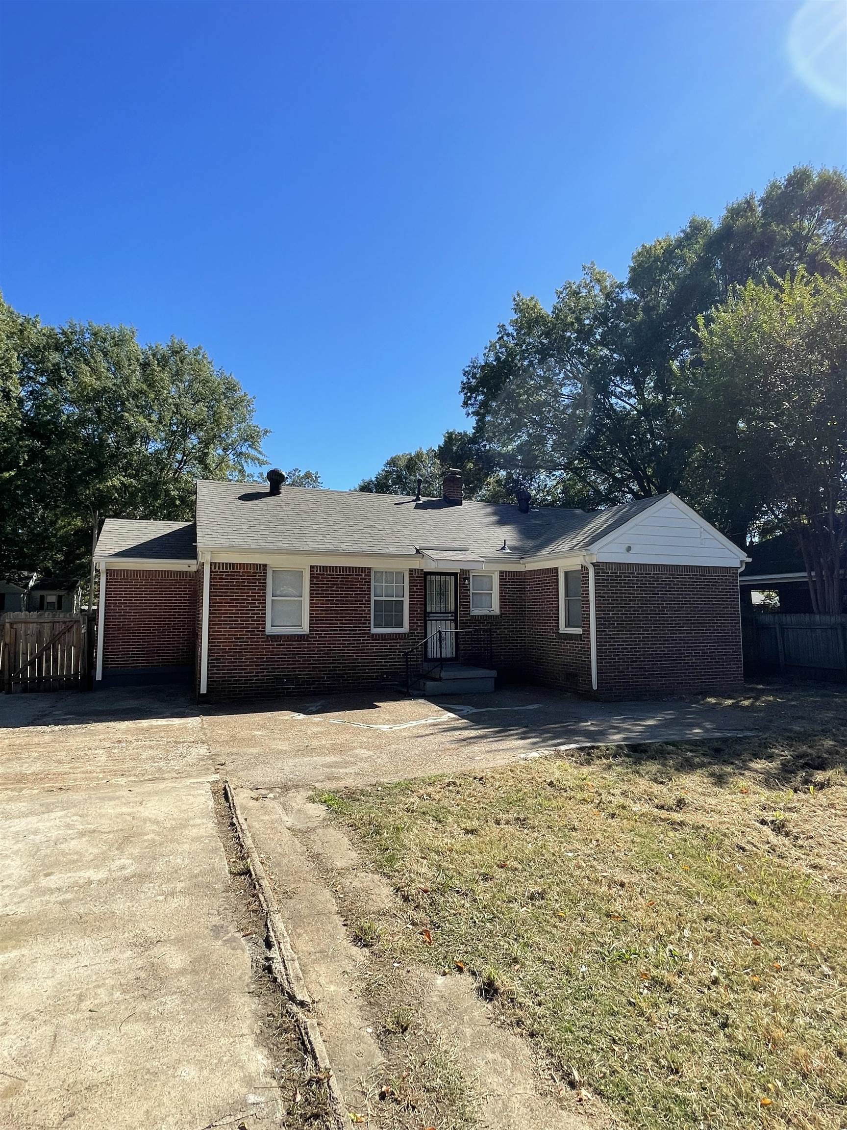 1451 Titus Road Memphis, TN 38111 - Photo 10 of 11 a front view of a house with a yard
