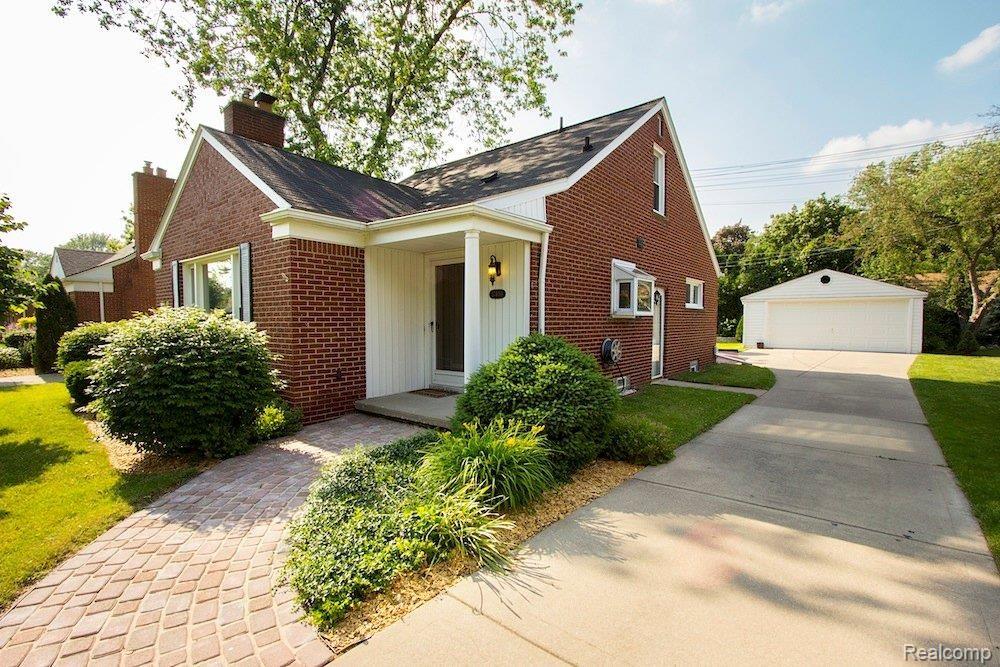 17400 Beverly Road Franklin, MI 48025 - Photo 24 of 25 Side View