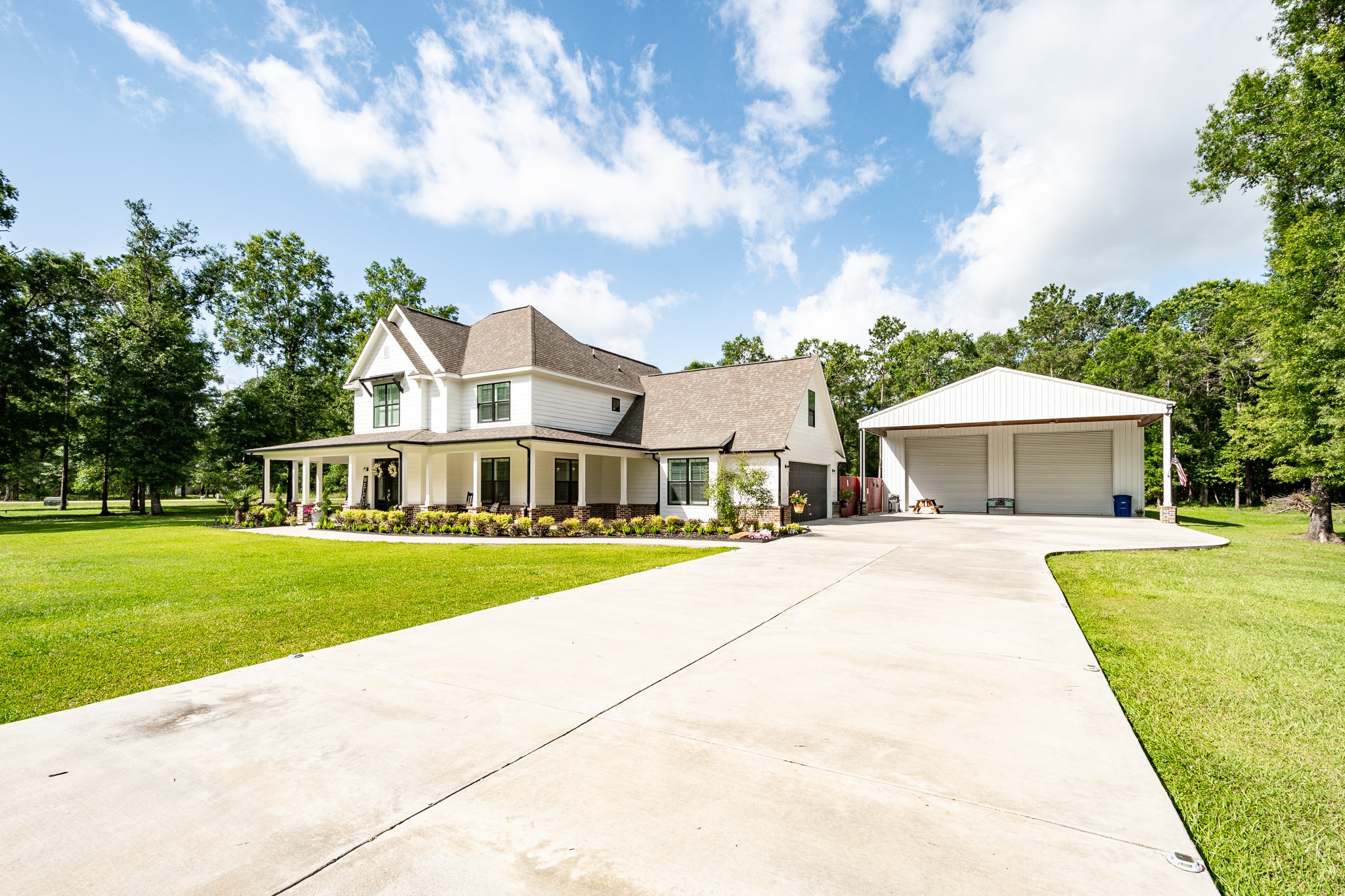 59 County Road Dayton, TX 77535 - Photo 7 of 50 a front view of house with yard and green space