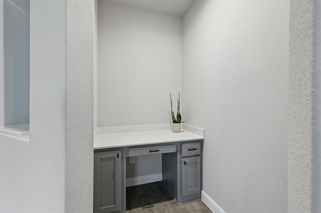 5605 Round Hl Road Denton, TX 76210 - Photo 6 of 15 Built in Desk
