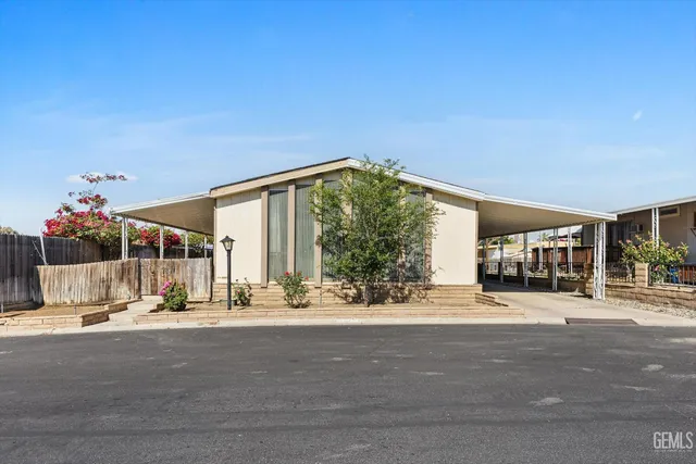 a view of a house with a outdoor space