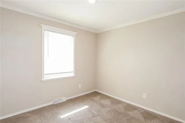 $1,705 | 17816 East Greentree Avenue, Independence, MO 64057