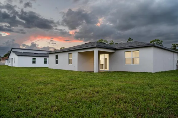 a view of a house with a backyard