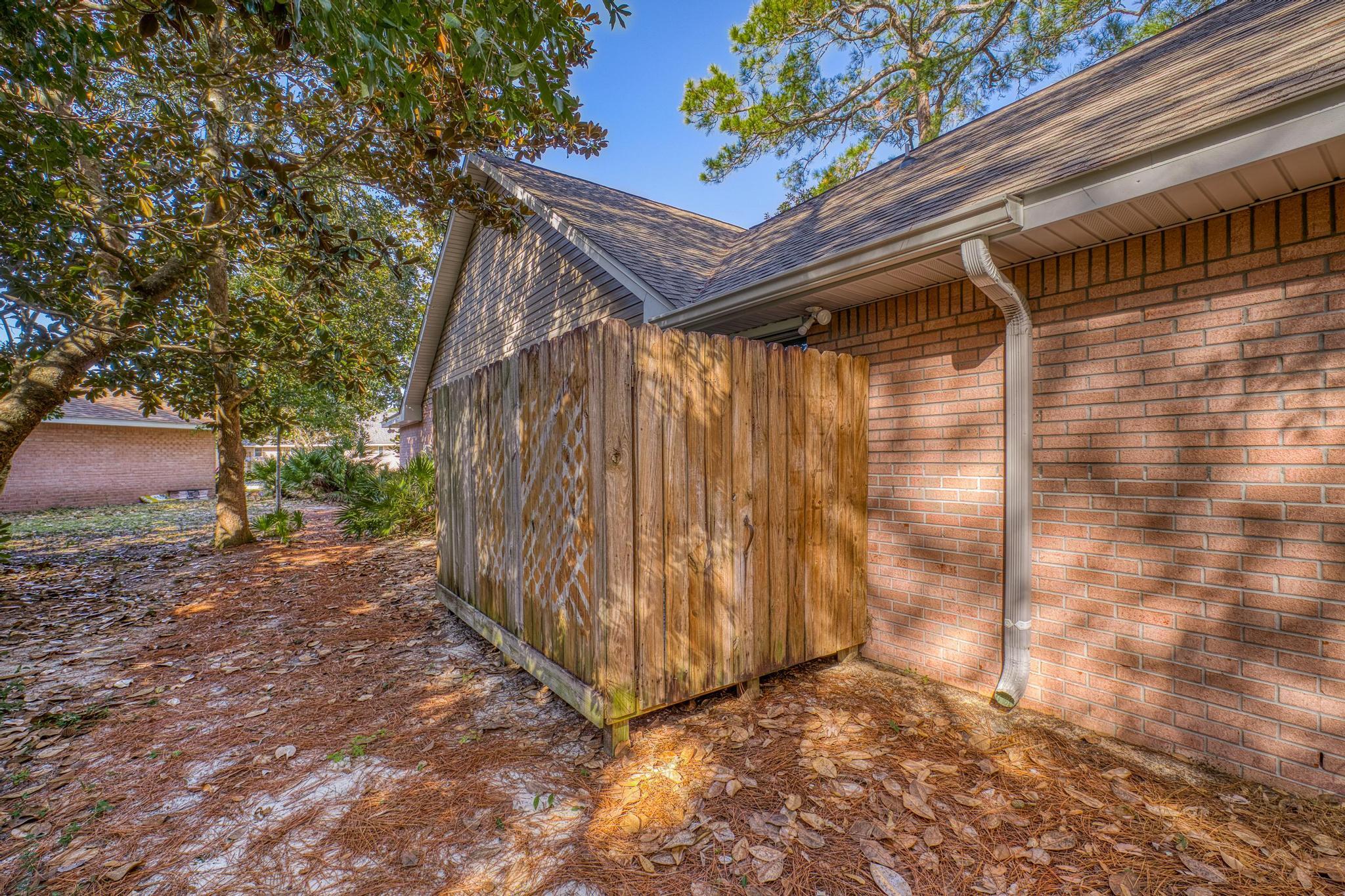 1780 Ivalea Circle Navarre, FL 32566 - Photo 11 of 43 7Y9A9176_HDR