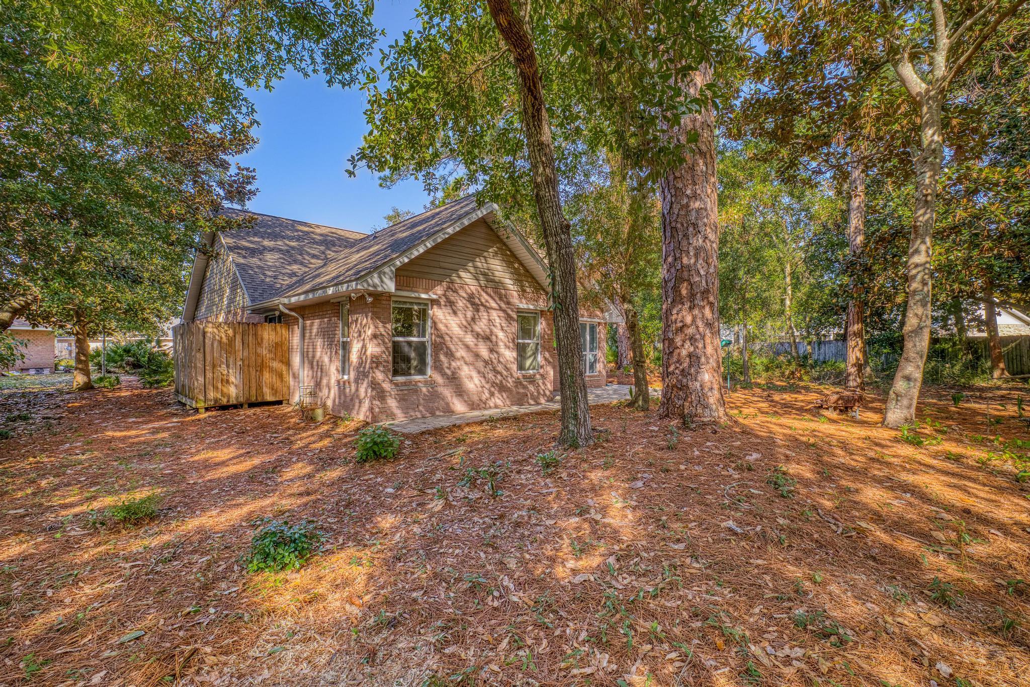 1780 Ivalea Circle Navarre, FL 32566 - Photo 13 of 43 7Y9A9166_HDR