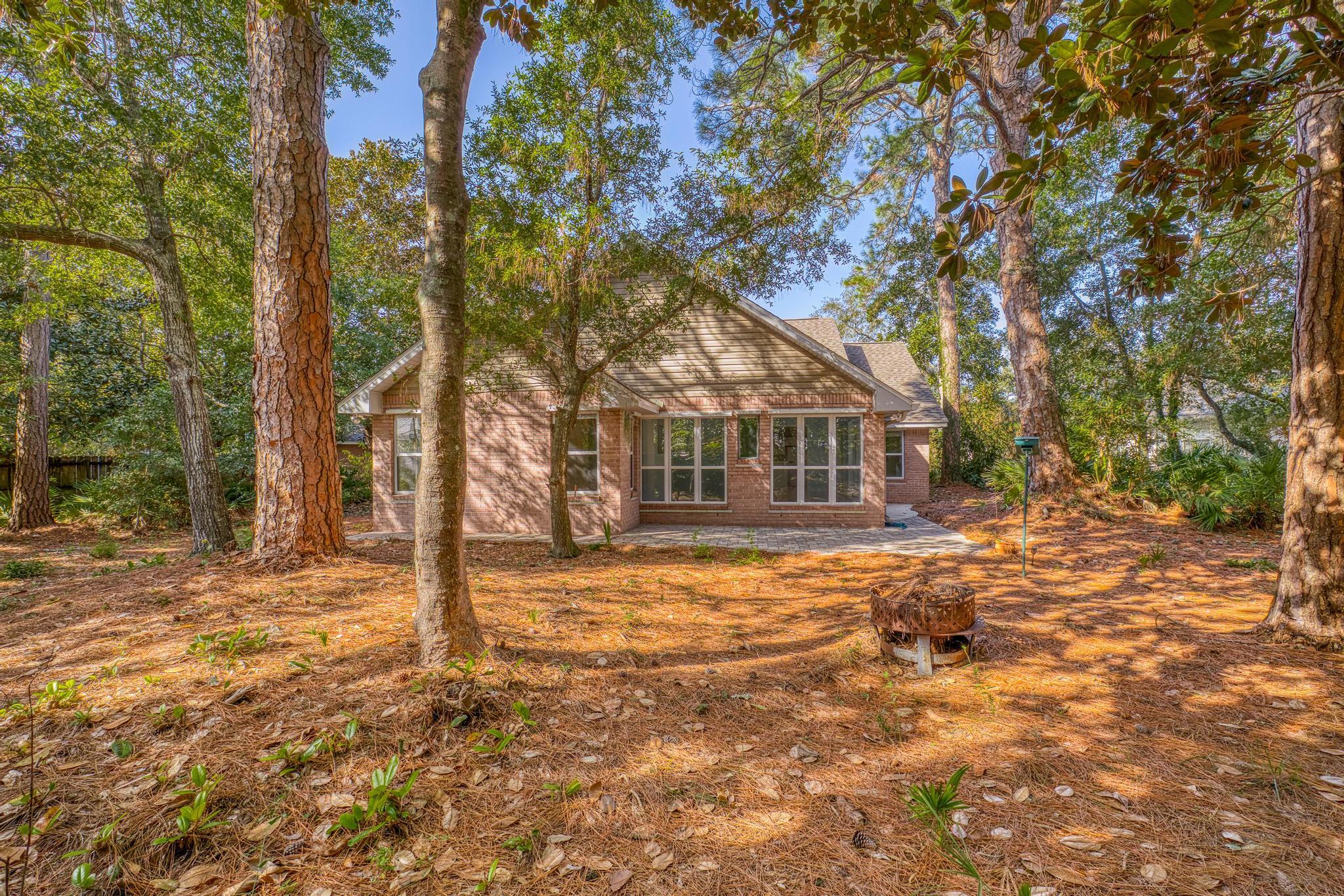 1780 Ivalea Circle Navarre, FL 32566 - Photo 14 of 43 7Y9A9161_HDR