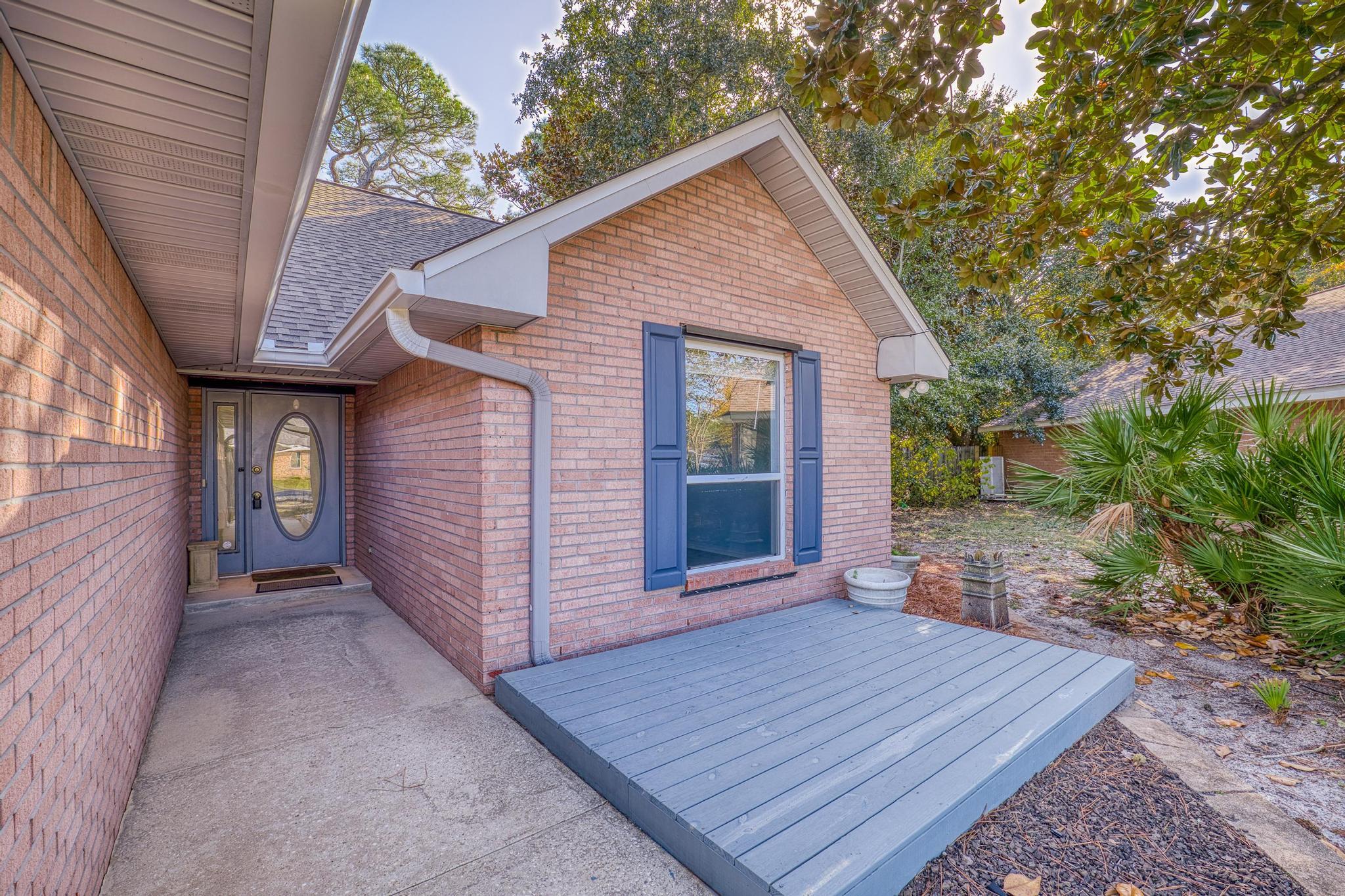 1780 Ivalea Circle Navarre, FL 32566 - Photo 4 of 43 7Y9A9126_HDR