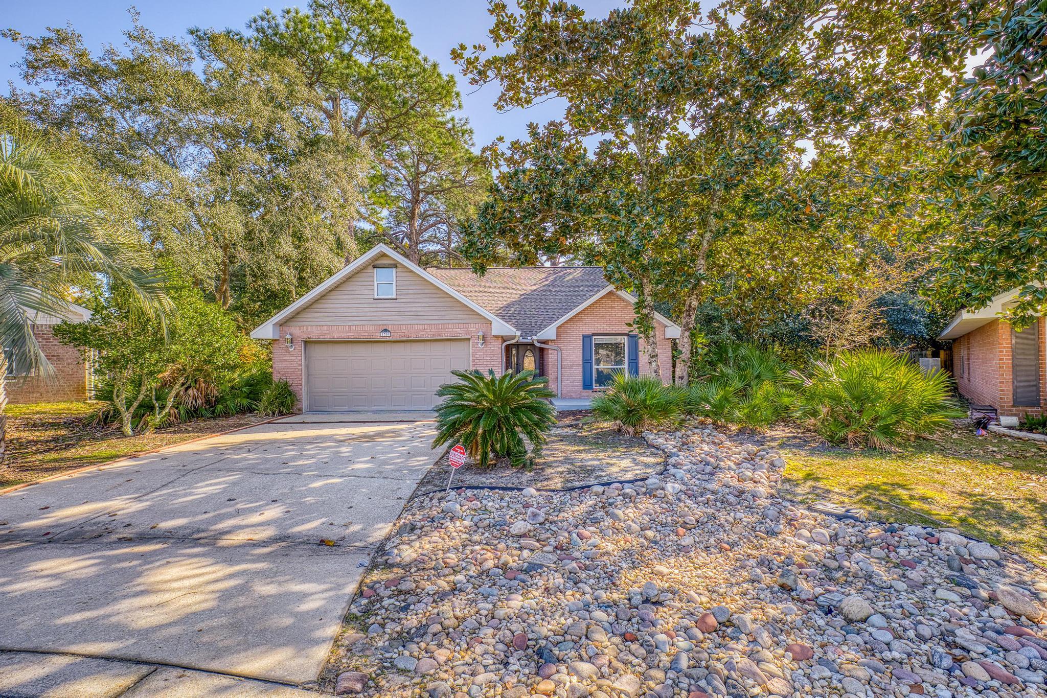 1780 Ivalea Circle Navarre, FL 32566 - Photo 6 of 43 7Y9A9106_HDR