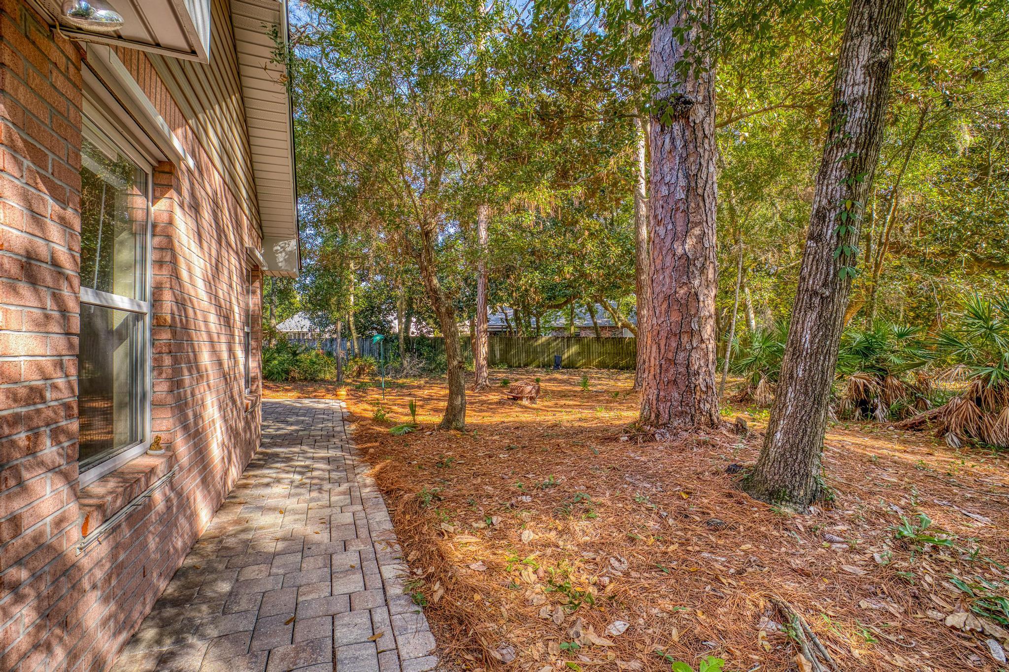 1780 Ivalea Circle Navarre, FL 32566 - Photo 8 of 43 7Y9A9181_HDR
