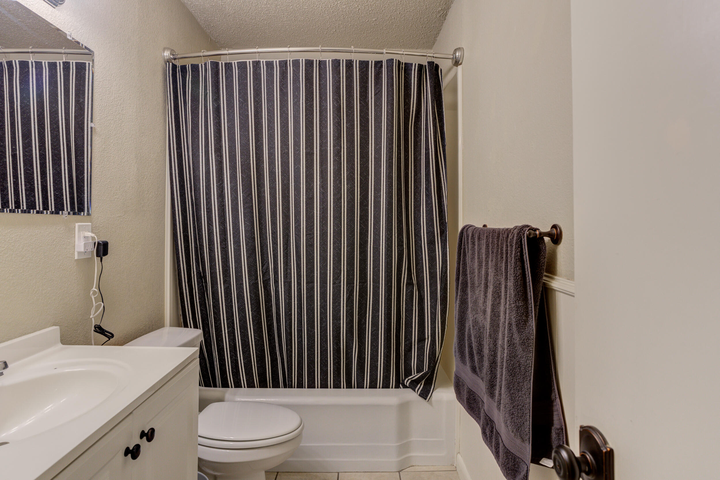 2706 37th Street Lubbock, TX 79413 - Photo 3 of 19 2706-37th-St_Lubbock-TX_1_Bathroom-1