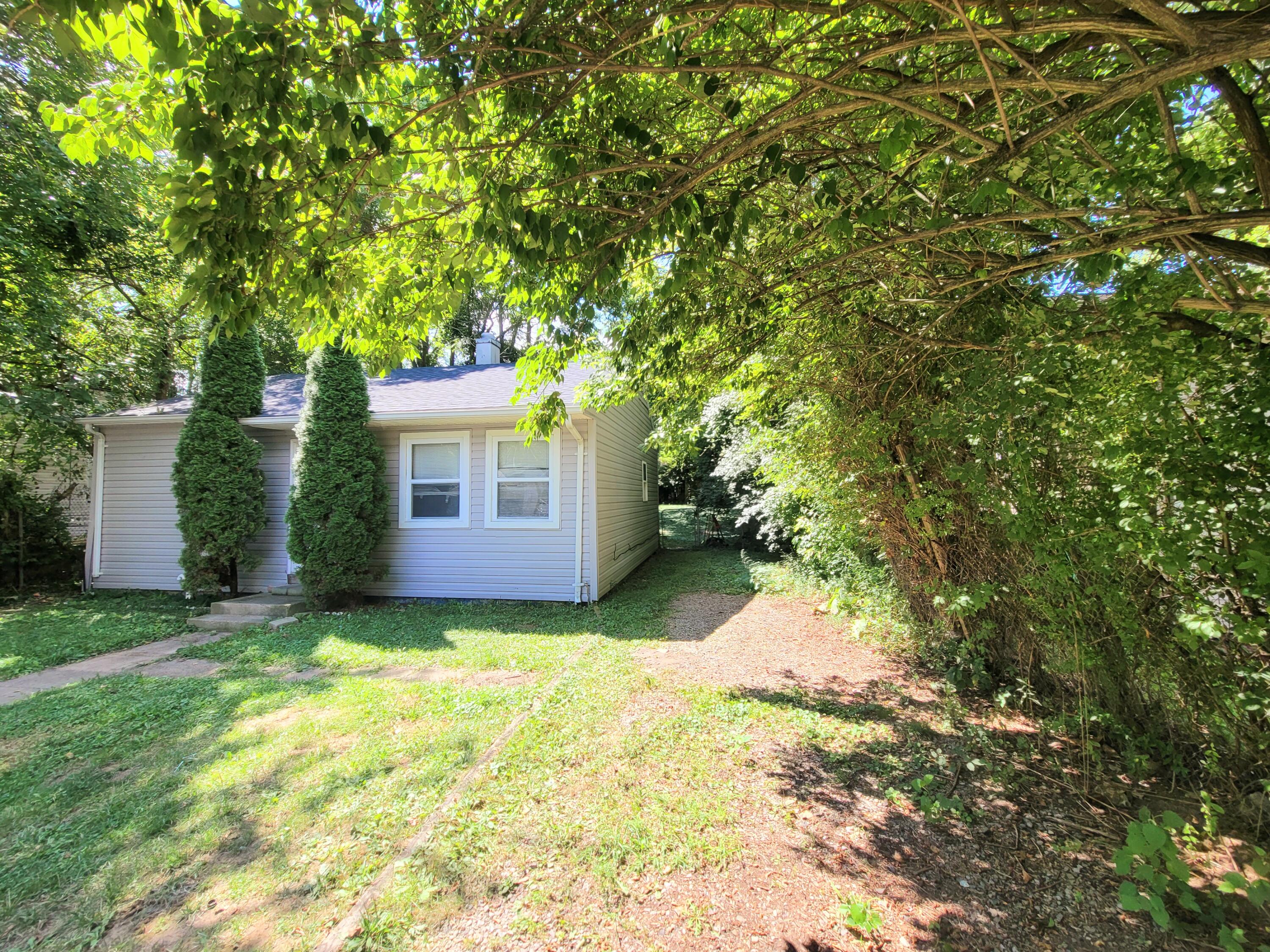 1053 Russell Avenue Springfield, OH 45506 - Photo 2 of 9 Gallery Image 2