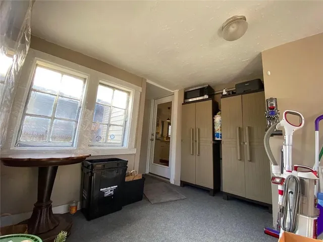 $1,600 | 4427 State Line Road, Kansas City, MO 64111