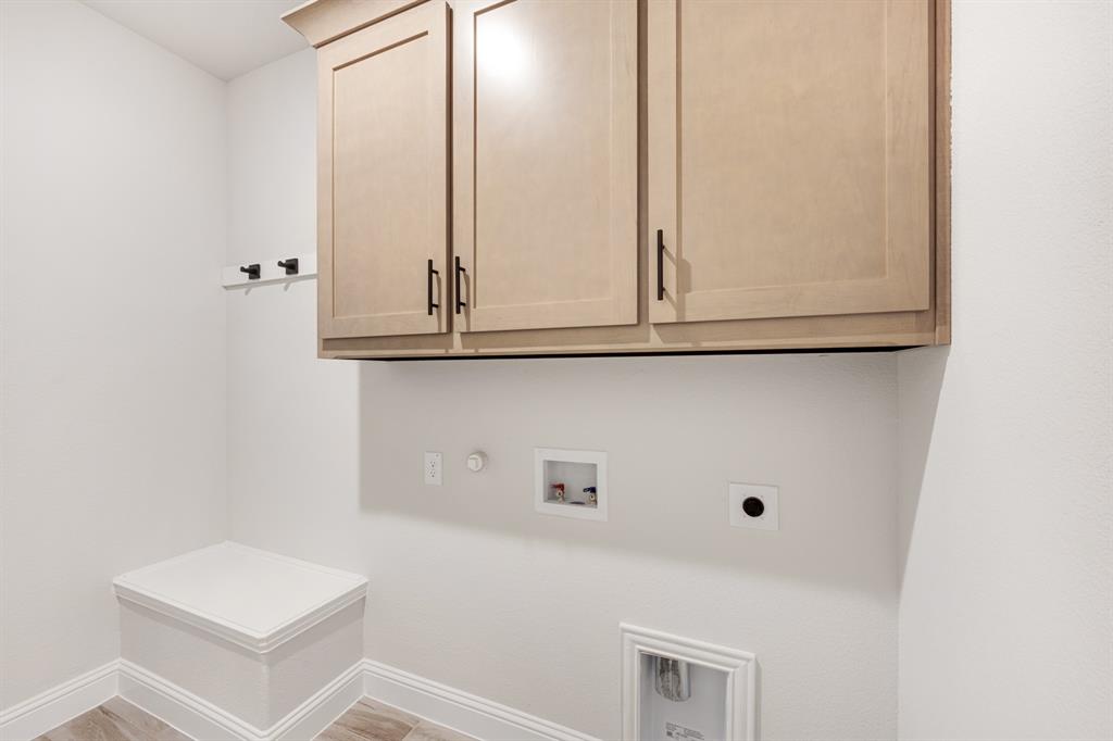 2411 Cornwall Lane Forney, TX 75126 - Photo 27 of 40 a view of cabinets