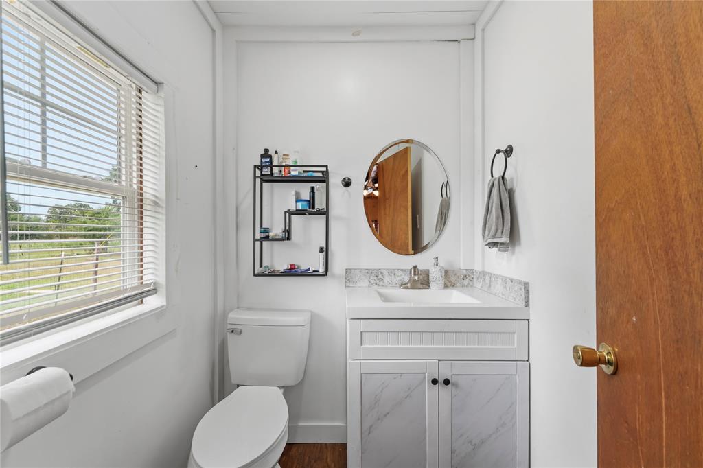 19331 Allen Ranch Road Eustace, TX 75124 - Photo 14 of 37 Half bath ensuite to bedroom 5