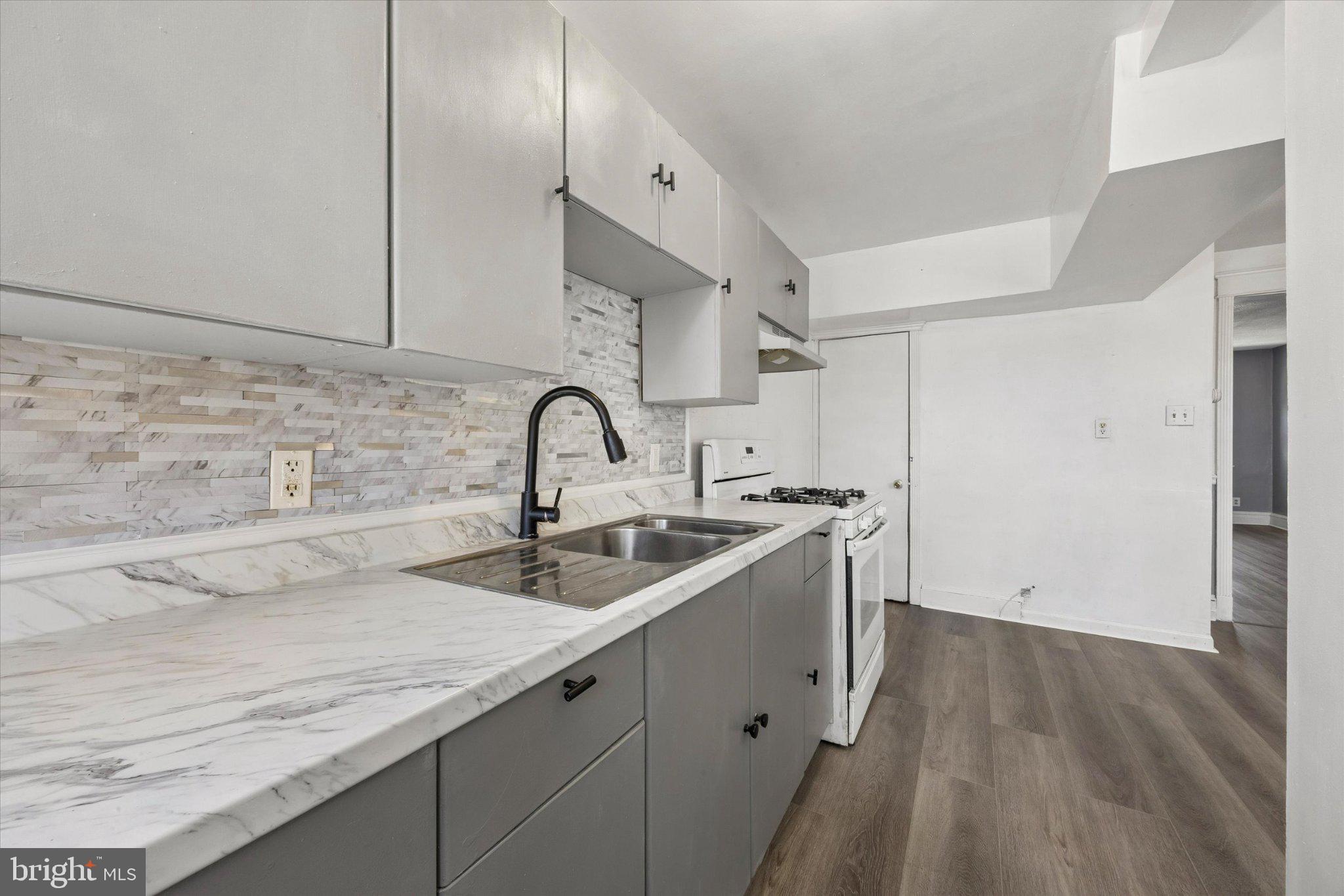 54 Springton Road Upper Darby, PA 19082 - Photo 8 of 25