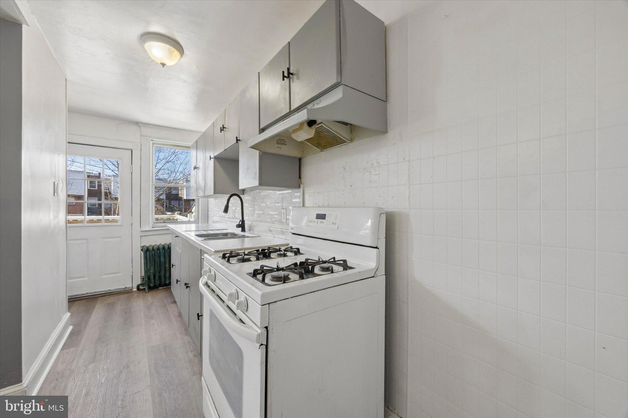 54 Springton Road Upper Darby, PA 19082 - Photo 9 of 25