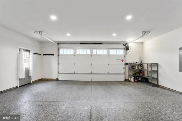 a view of empty room with air conditioner and windows