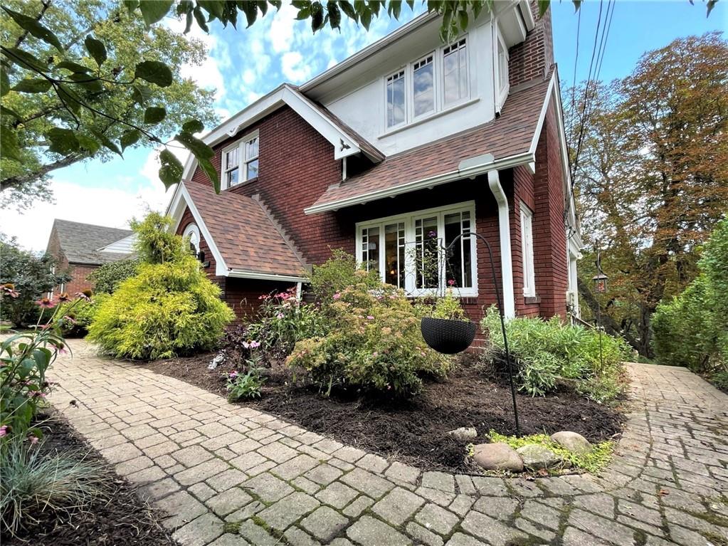 625 Cascade Road Pittsburgh, PA 15221 - Photo 4 of 24 Gallery Image 4