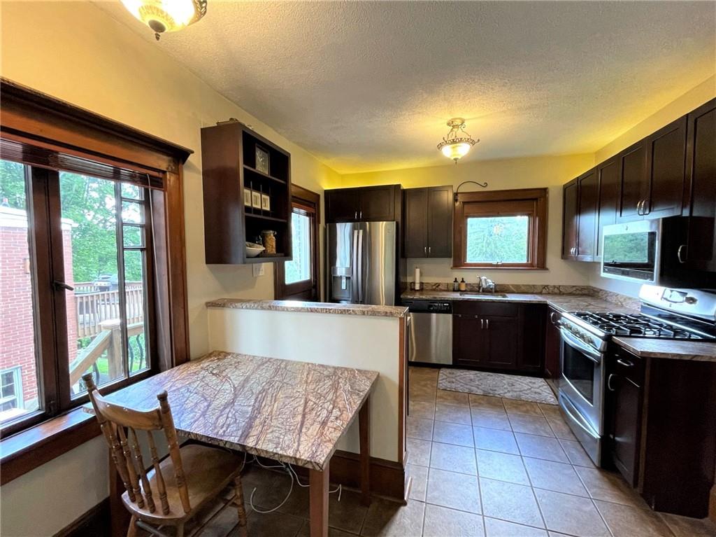 625 Cascade Road Pittsburgh, PA 15221 - Photo 9 of 24 Gallery Image 9