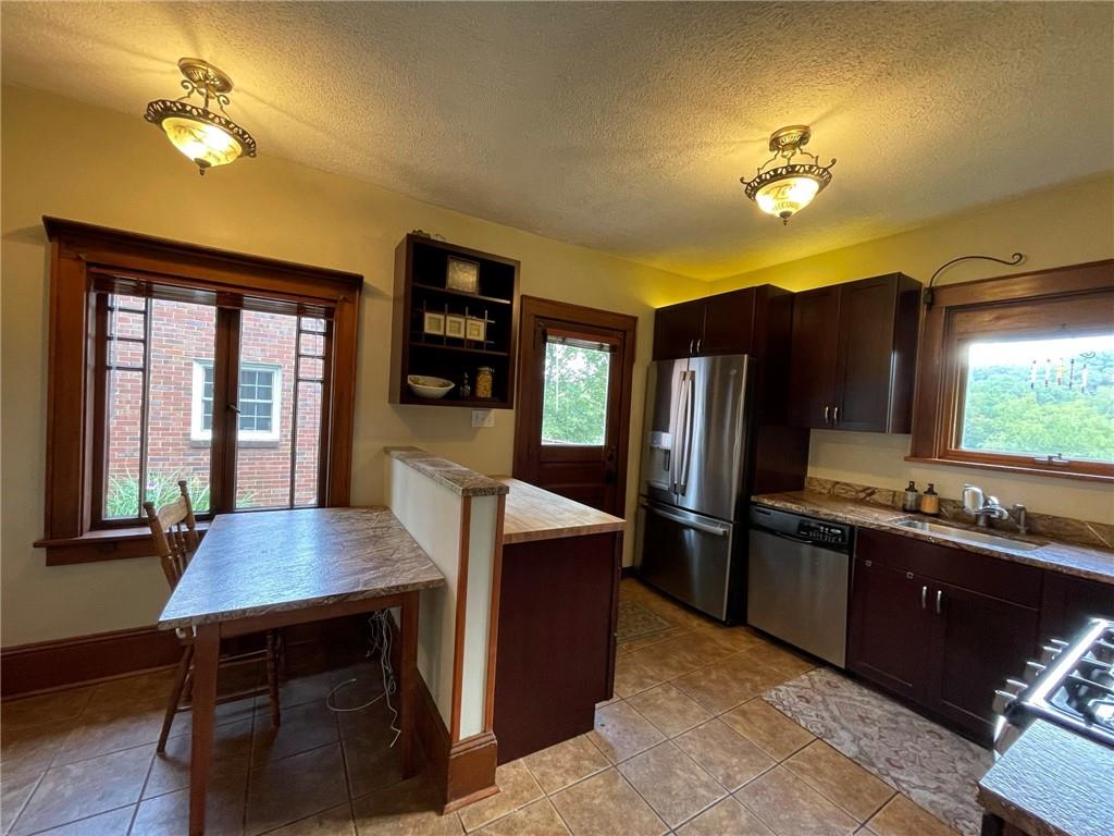 625 Cascade Road Pittsburgh, PA 15221 - Photo 10 of 24 Gallery Image 10