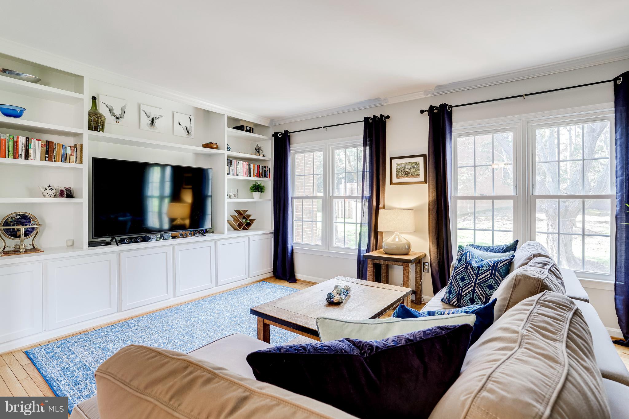 14 South Manchester Street Arlington, VA 22204 - Photo 24 of 88 Bright and Sunny Space with Hardwood Flooring
