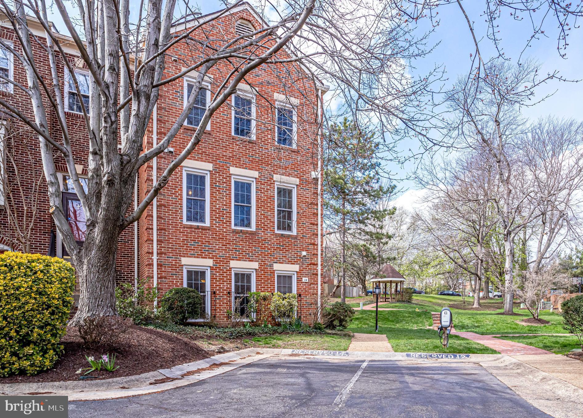 14 South Manchester Street Arlington, VA 22204 - Photo 3 of 88 Bright and Sunny with Windows Galore!