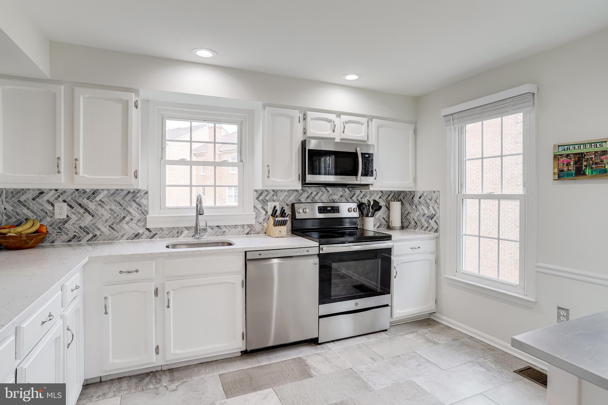 14 South Manchester Street Arlington, VA 22204 - Photo 32 of 88 2022 New Quartz Countertops & Marble Backsplash
