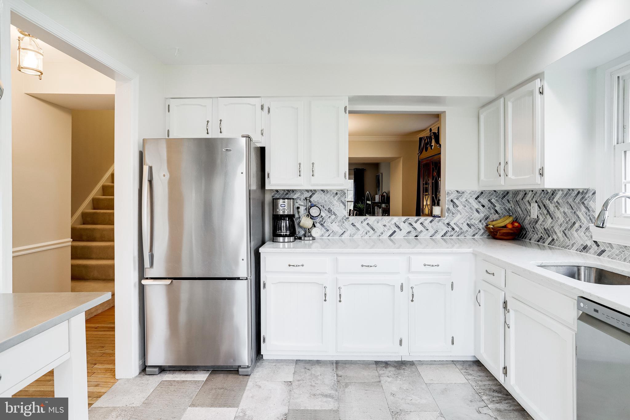 14 South Manchester Street Arlington, VA 22204 - Photo 36 of 88 View lines in Family Rm & DR from Kitchen Window