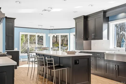 $2,699,000 | 2 Hemlock Rise, Armonk, NY 10504