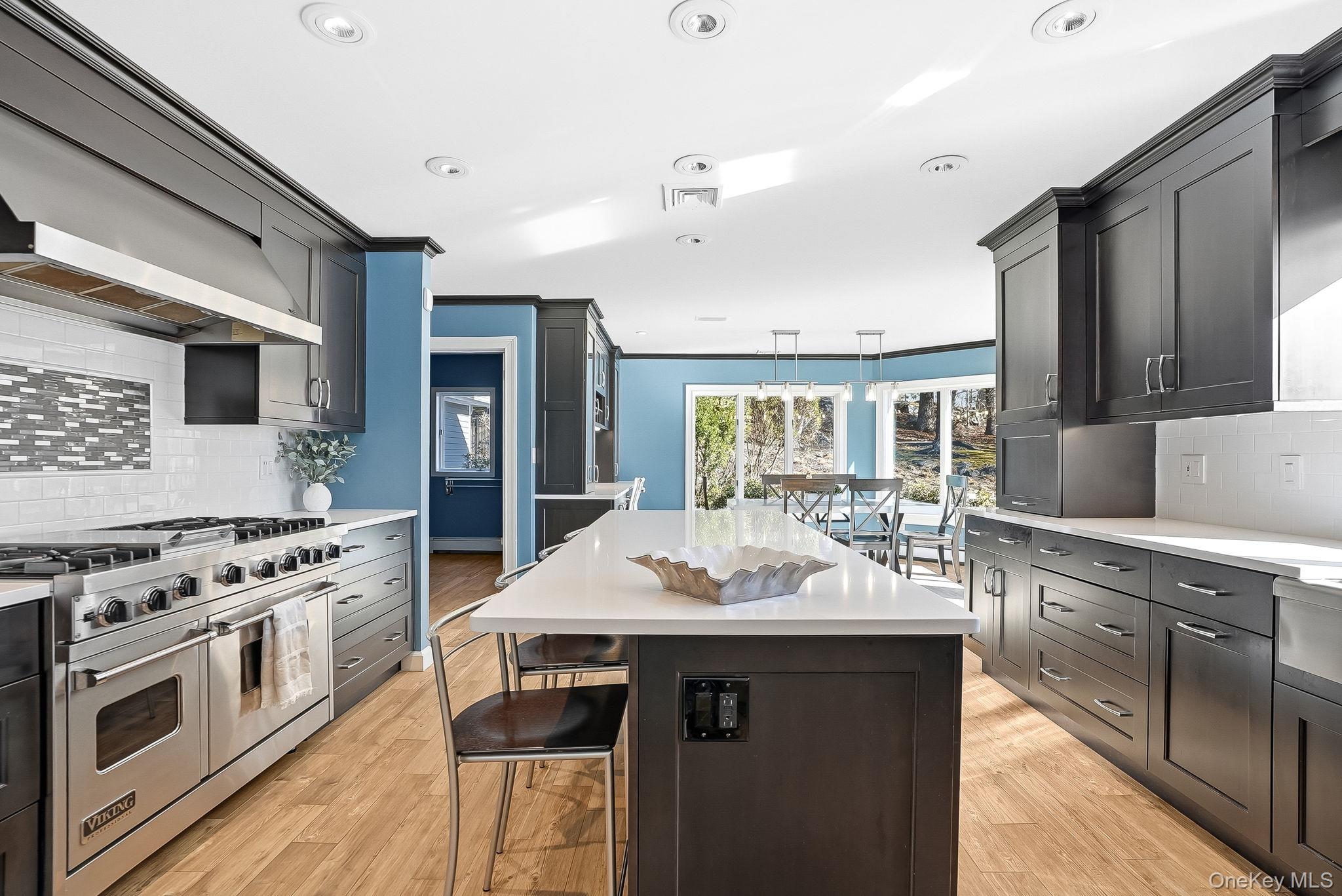 2 Hemlock Rise Armonk, NY 10504 - Photo 13 of 48 Beautiful four seat island