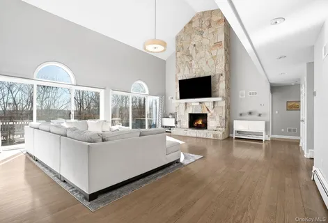 $2,699,000 | 2 Hemlock Rise, Armonk, NY 10504