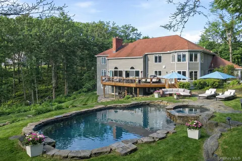 $2,699,000 | 2 Hemlock Rise, Armonk, NY 10504