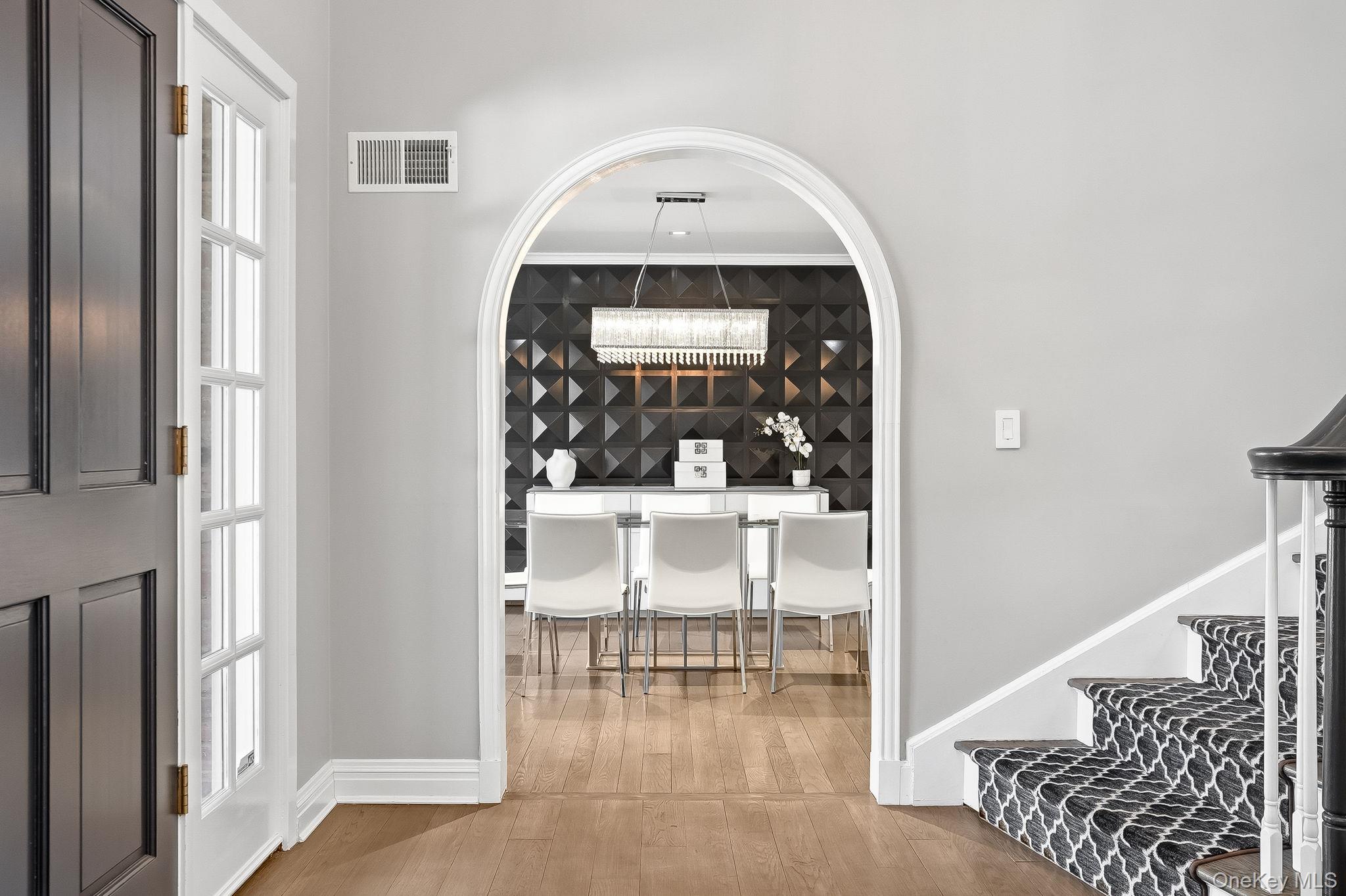 2 Hemlock Rise Armonk, NY 10504 - Photo 5 of 48 Elegant curved archways and architectural details throughout