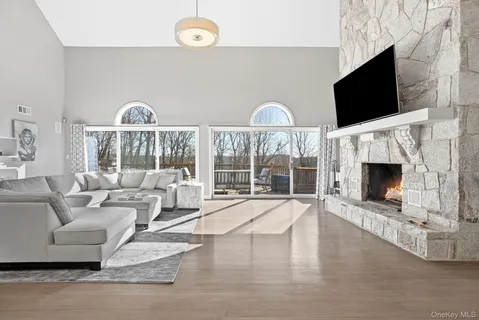 $2,699,000 | 2 Hemlock Rise, Armonk, NY 10504