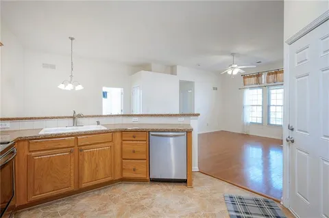 $289,500 | 18437 West 156th Terrace, Unit 3502, Olathe, KS 66062