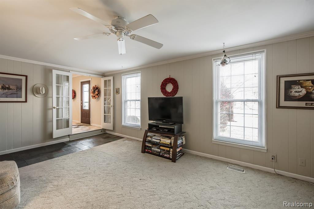 1145 East Fairview Lane Rochester Hills, MI 48306 - Photo 3 of 19