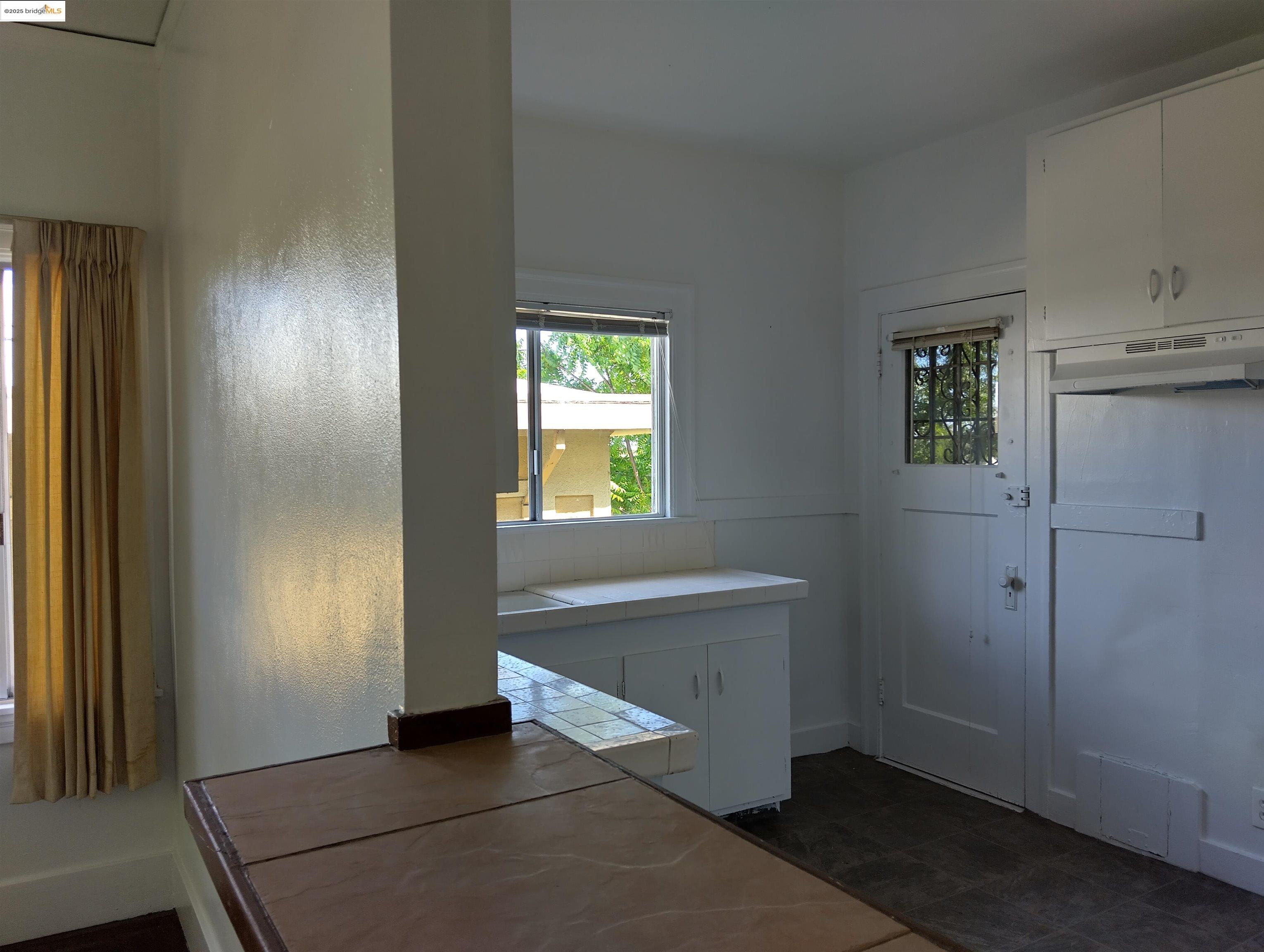 1864 11th Avenue Oakland, CA 94606 - Photo 13 of 46 an empty room with windows and closet