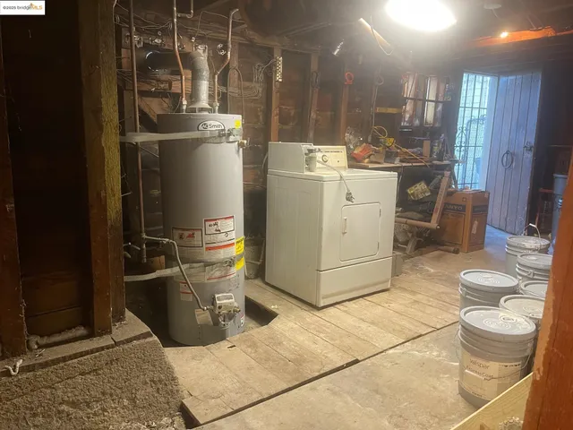 a view of a house with backyard porch
