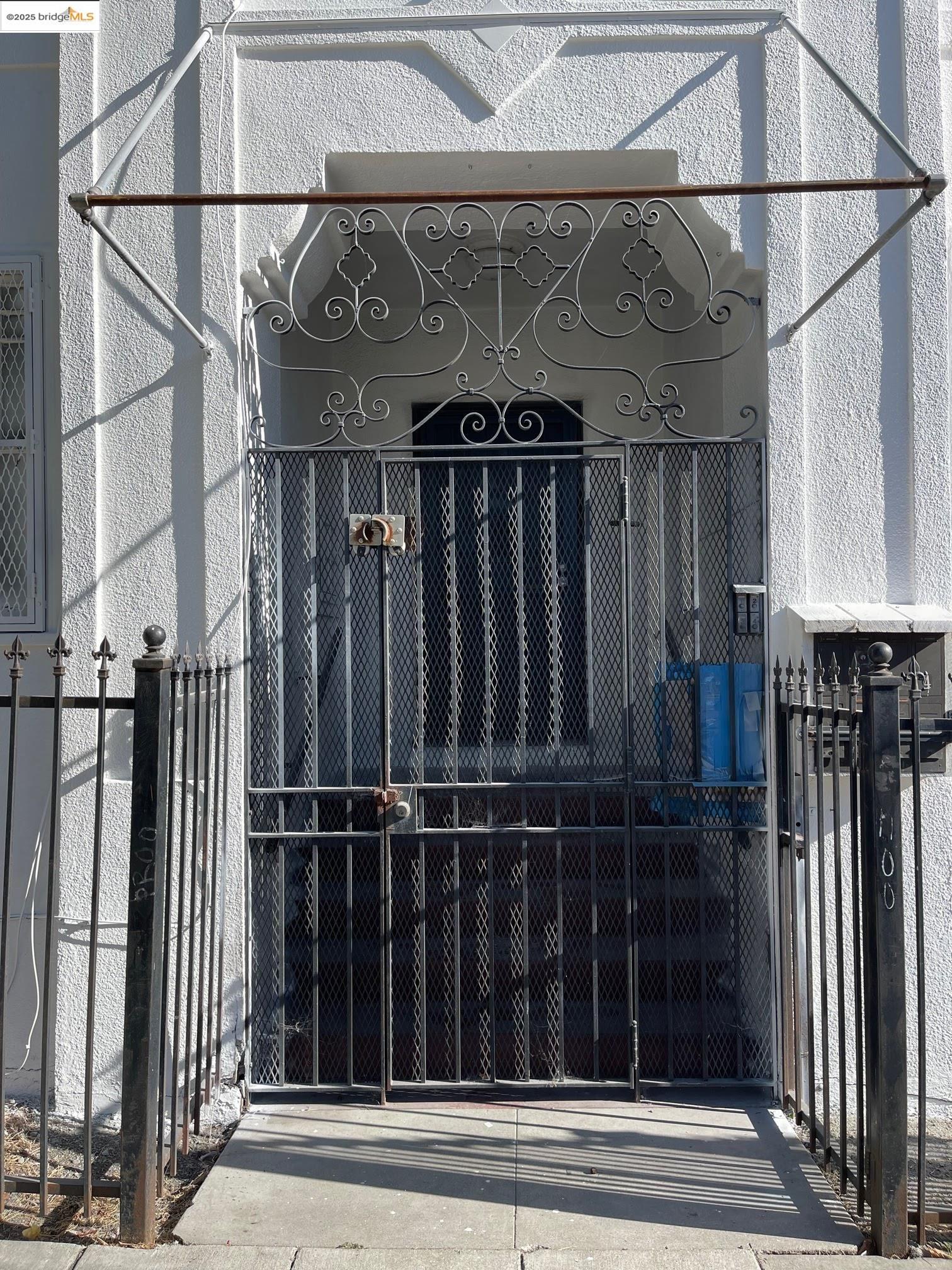 1864 11th Avenue Oakland, CA 94606 - Photo 5 of 46 a view of walk in closet